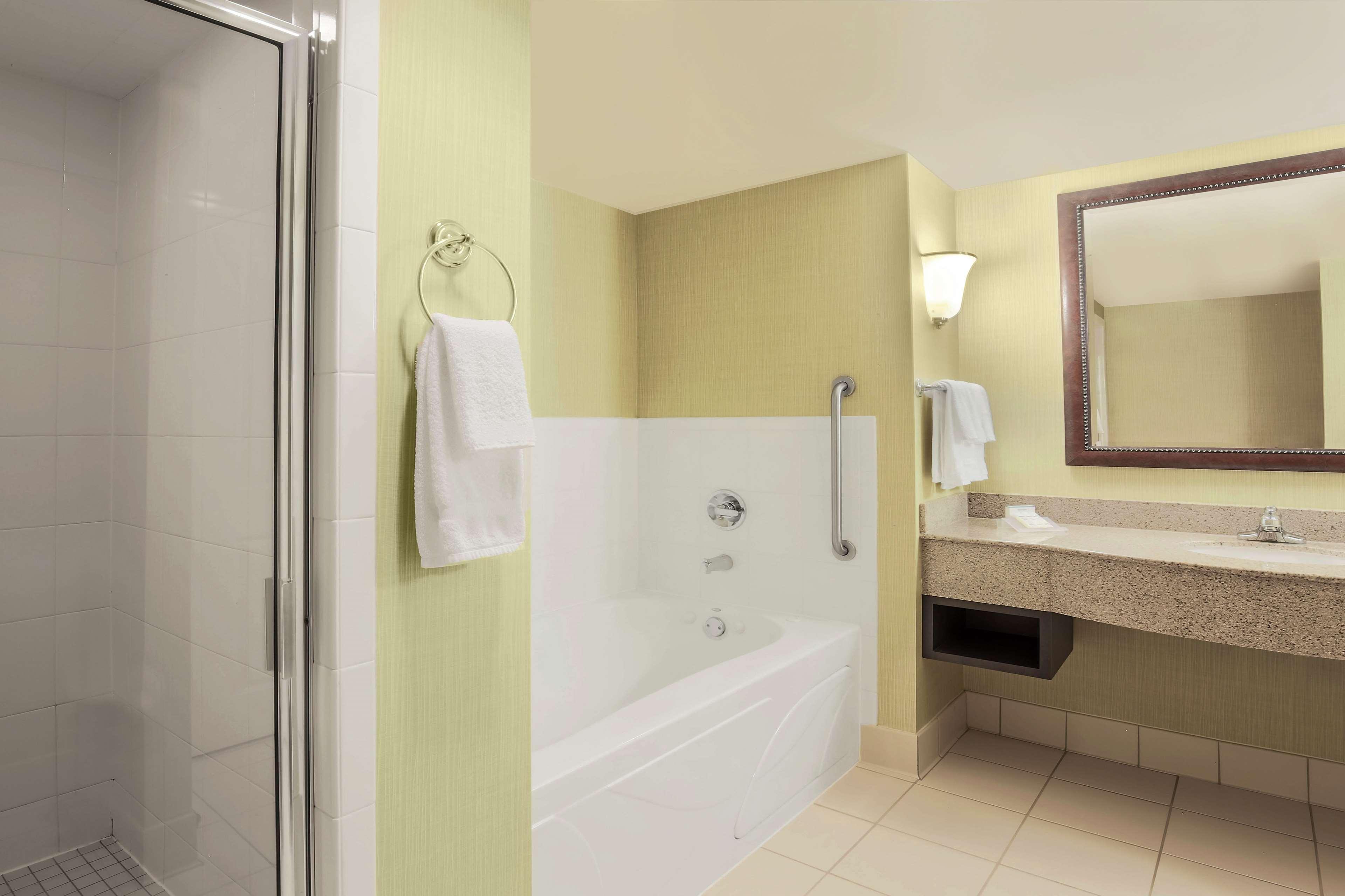 Hilton Garden Inn Chicago/Midway Airport Bedford Park Eksteriør billede