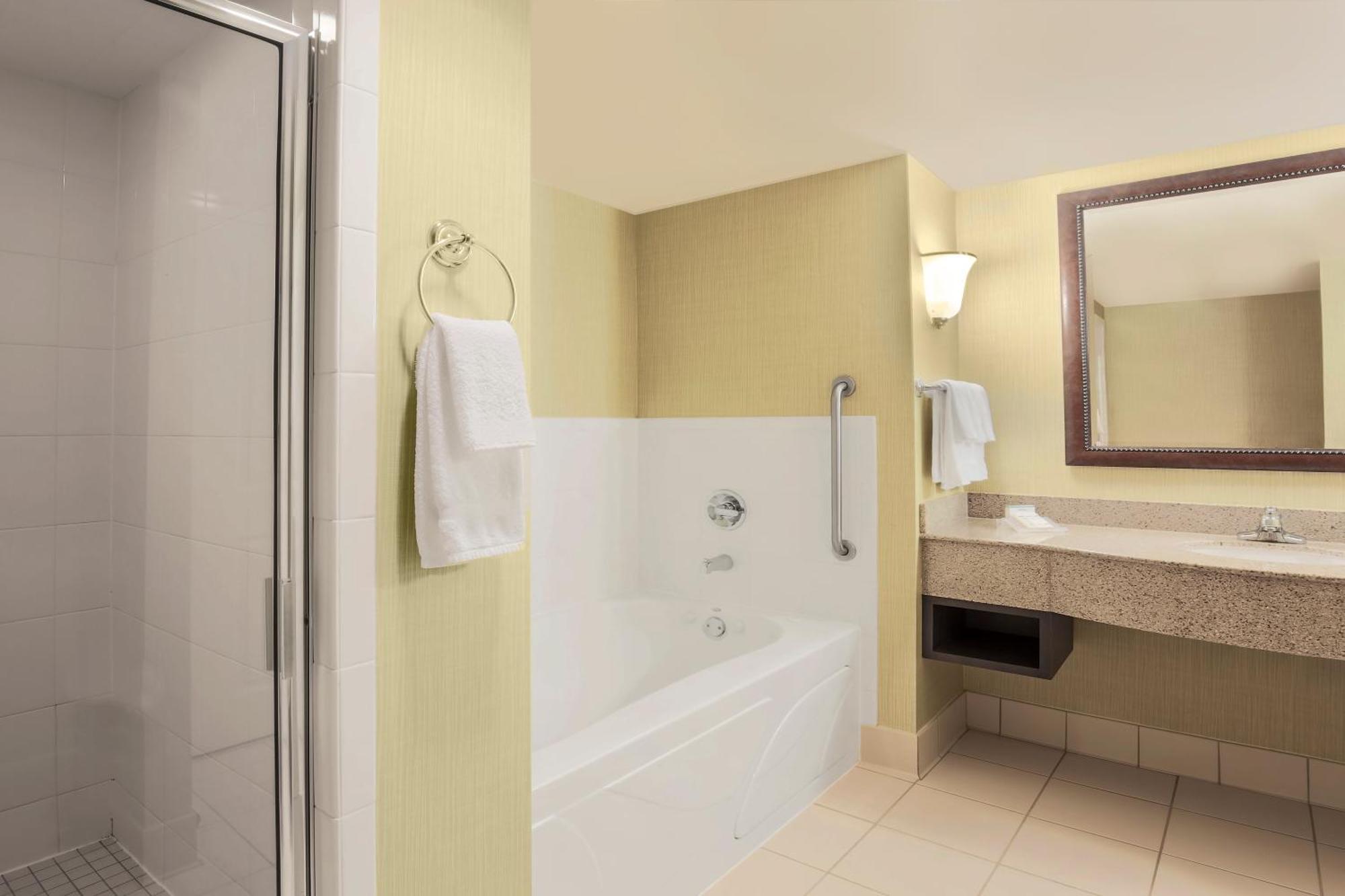 Hilton Garden Inn Chicago/Midway Airport Bedford Park Eksteriør billede
