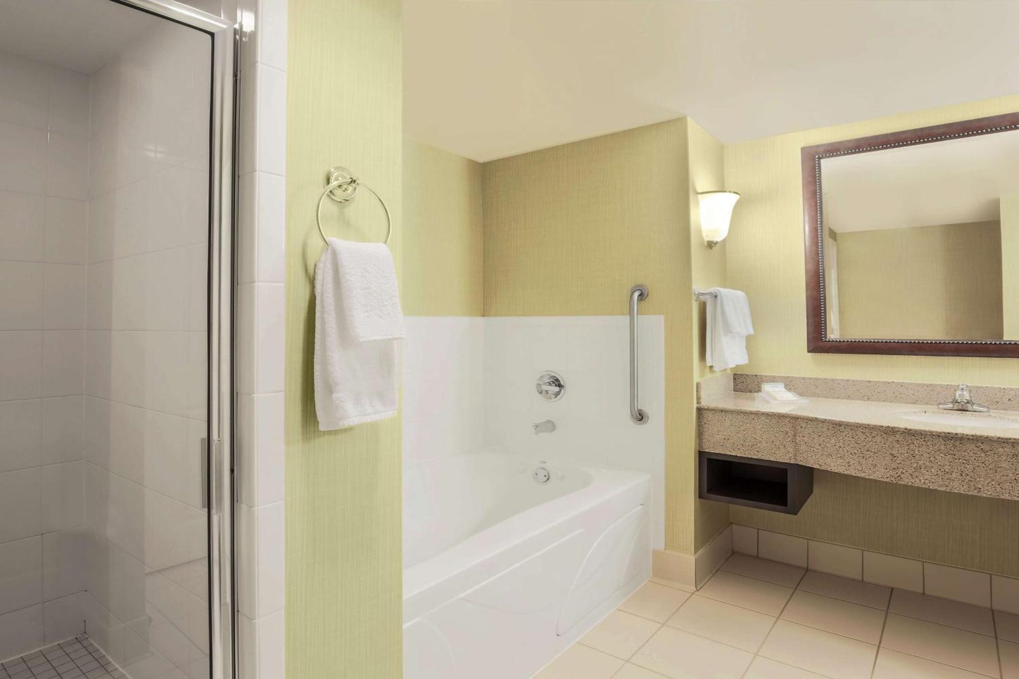 Hilton Garden Inn Chicago/Midway Airport Bedford Park Eksteriør billede