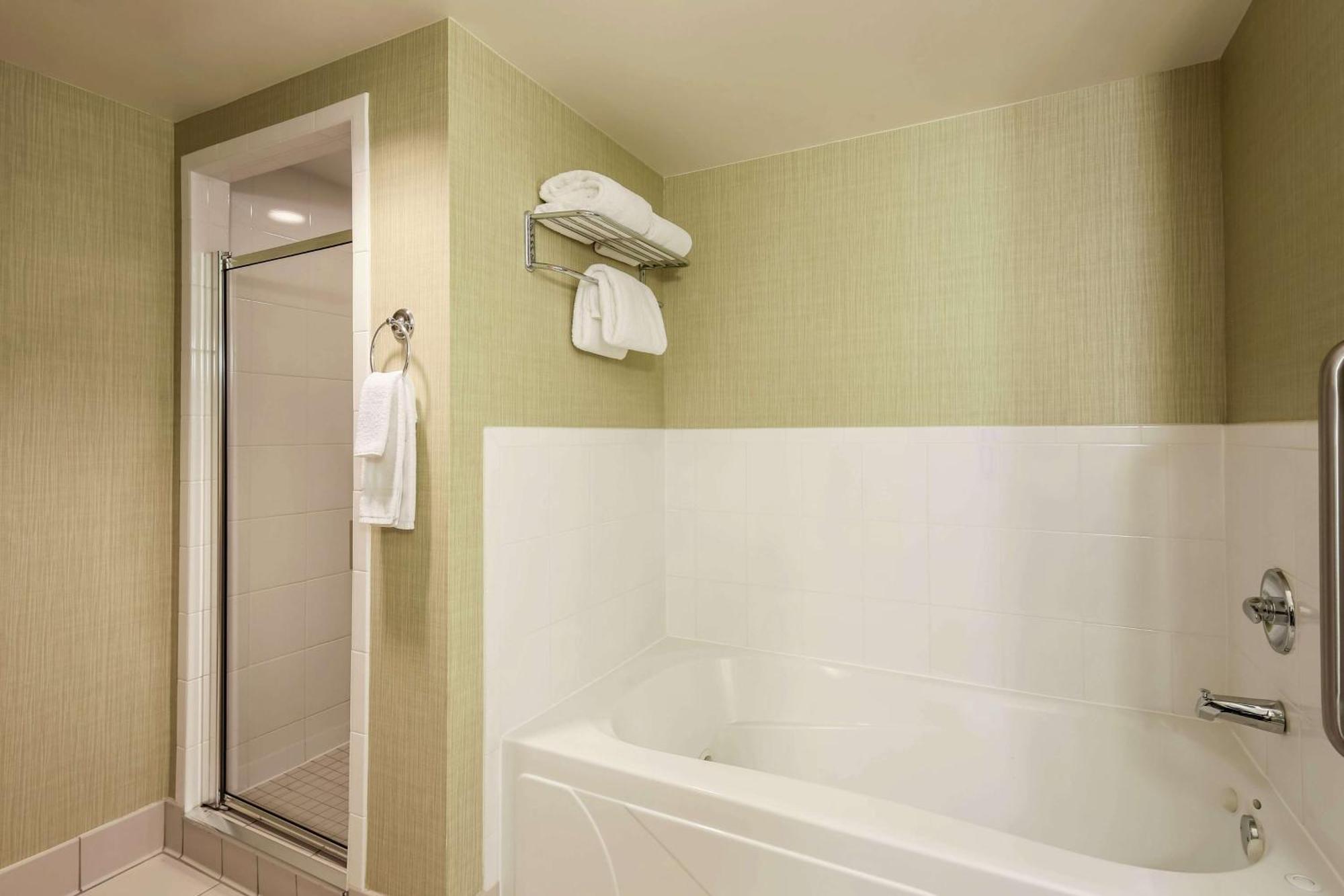 Hilton Garden Inn Chicago/Midway Airport Bedford Park Eksteriør billede