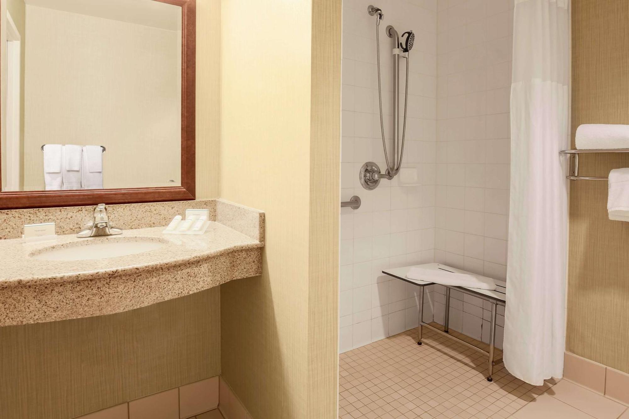 Hilton Garden Inn Chicago/Midway Airport Bedford Park Eksteriør billede
