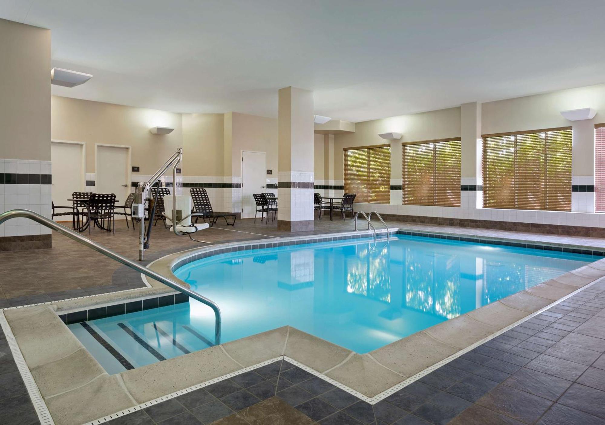 Hilton Garden Inn Chicago/Midway Airport Bedford Park Eksteriør billede